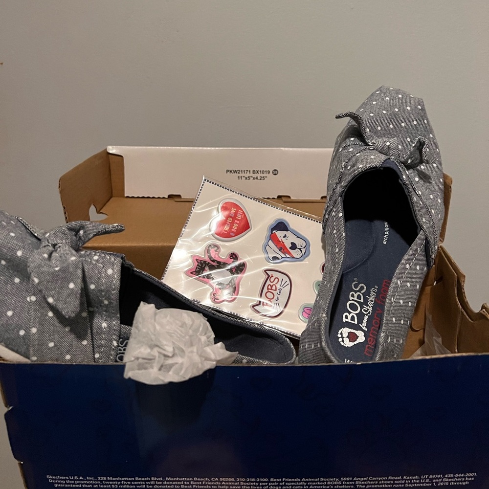 New BOBS by Skechers. Never worn sz 7